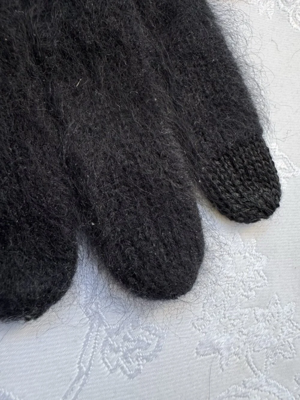 Nordstrom Women's Black Fuzzy Knit 100% Cashmere Gloves NEW